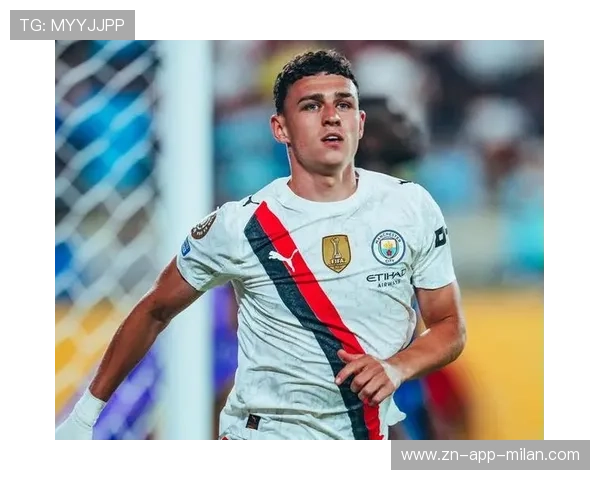 福登与后腰的衔接为曼城提供更多变速进攻选择，福登穿什么球鞋